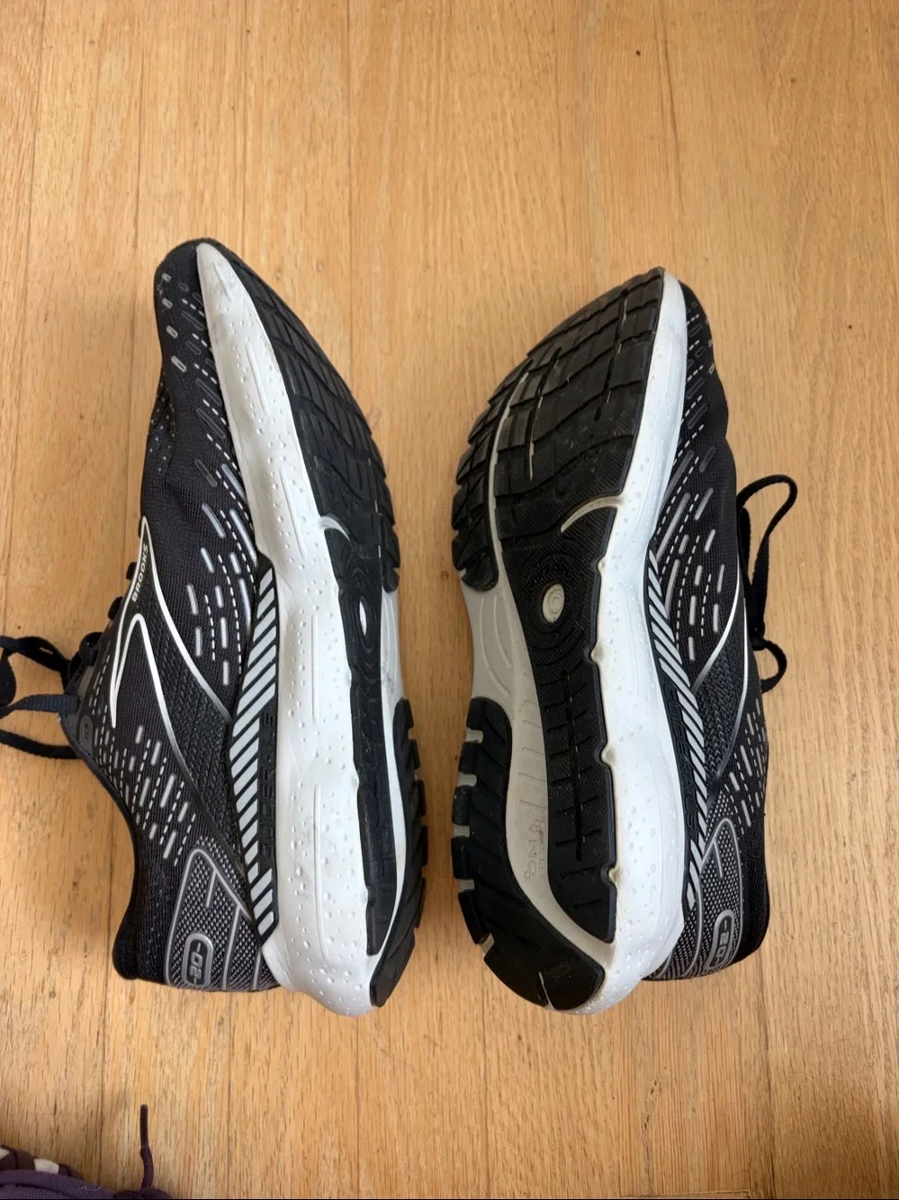 Womens Size 10 Brooks Glycerin GTS 20 Shoes Black/White Road Running Sneakers